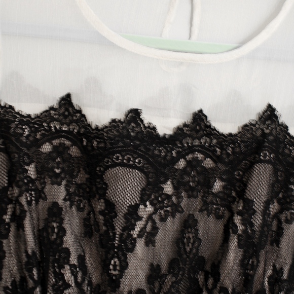 Black & Cream lace dress - Size Medium - Picture 4 of 8